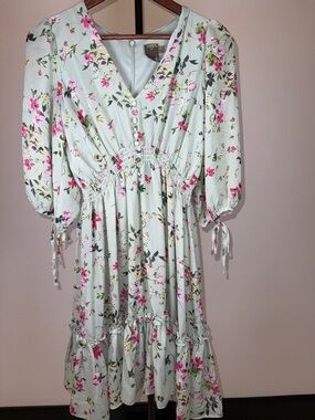 Taylor V-Neck Sage Floral Puff Sleeve Midi Dress - Size 10